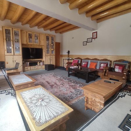 Streamlet Homestay Лех Экстерьер фото