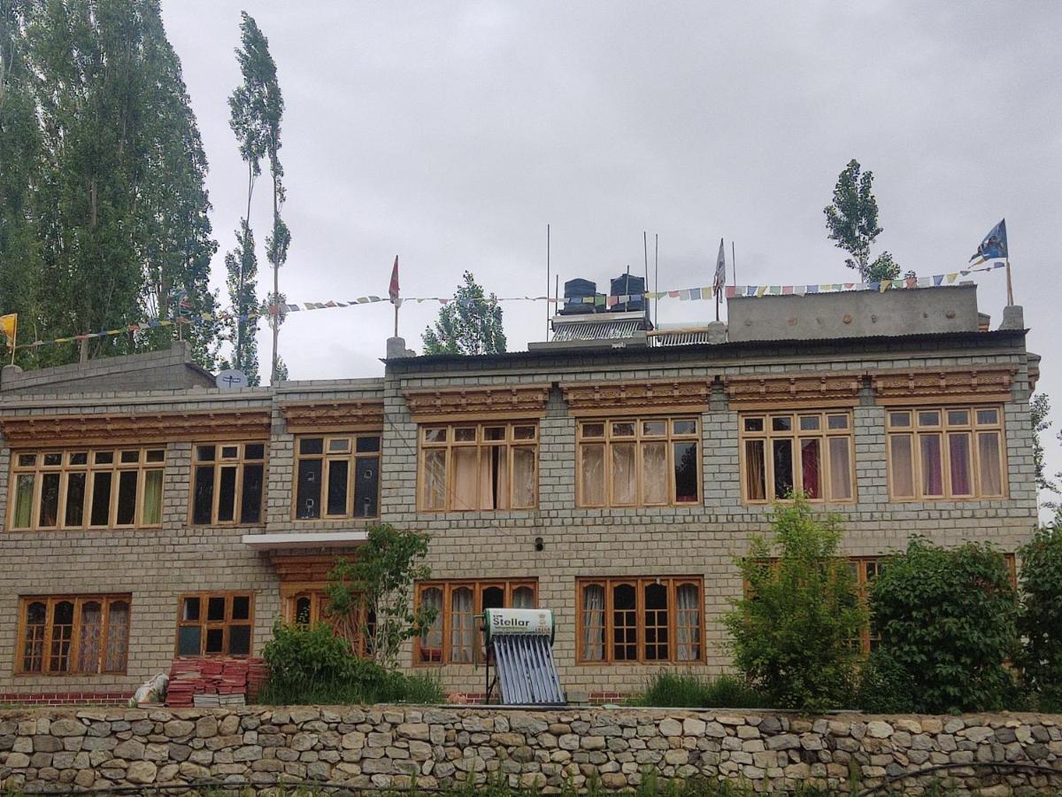Streamlet Homestay Лех Экстерьер фото