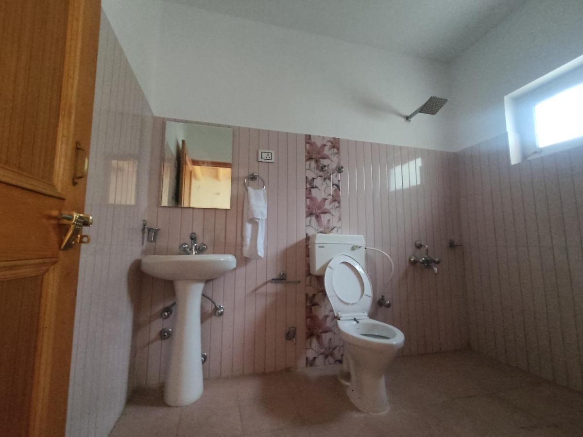 Streamlet Homestay Лех Экстерьер фото