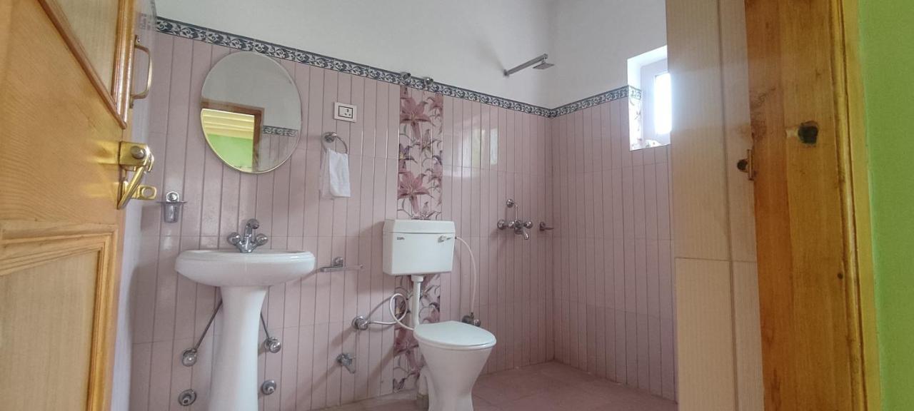 Streamlet Homestay Лех Экстерьер фото
